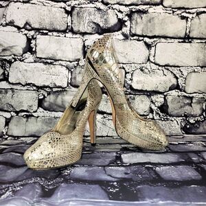 White House Black Market cream silver metallic snakeskin Heels